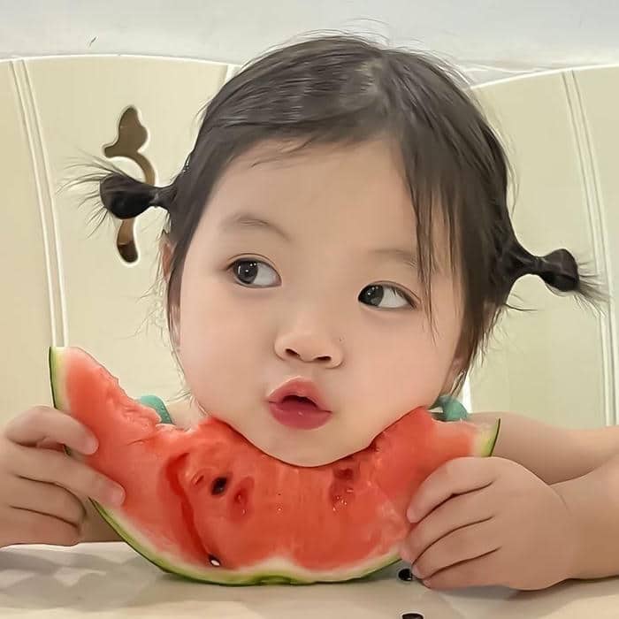 Bộ sưu tập 99+ ảnh meme liếc mắt siêu bẩn bựa nổi tiếng 23 Meme em bé liếc nhìn cute