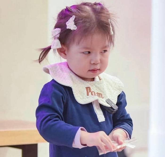 Bộ sưu tập 99+ ảnh meme liếc mắt siêu bẩn bựa nổi tiếng 27 Meme hình em bé liếc nhìn